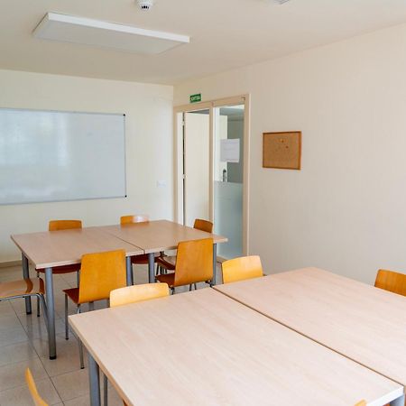 Apartaments Turistics Residencia Vila Nova Vilanova i la Geltrú Esterno foto