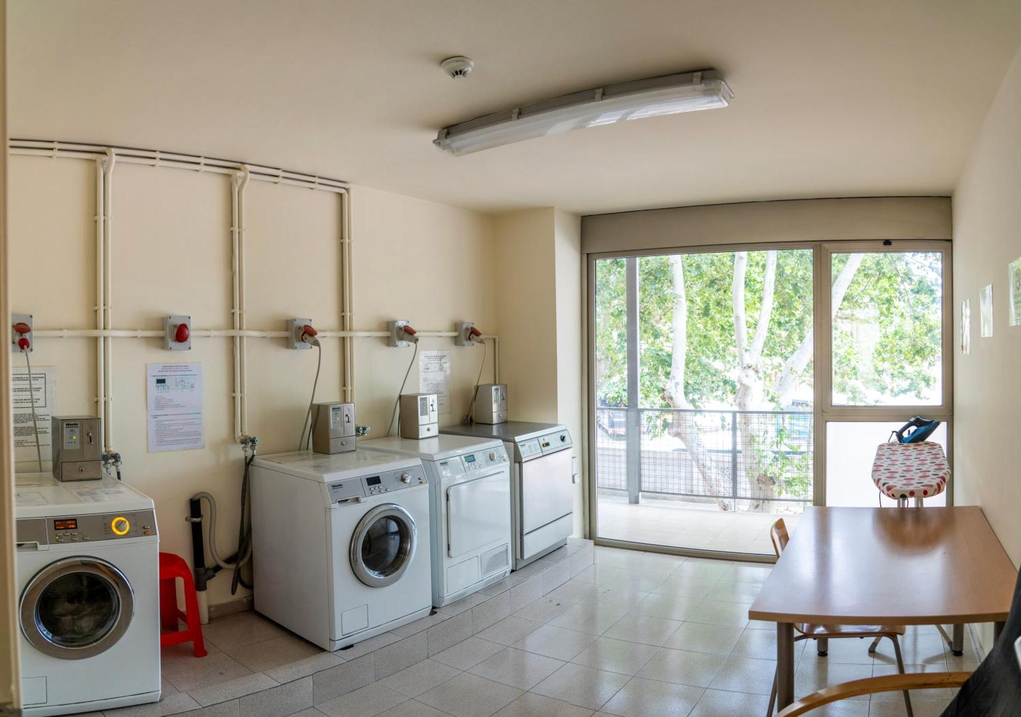 Apartaments Turistics Residencia Vila Nova Vilanova i la Geltrú Esterno foto